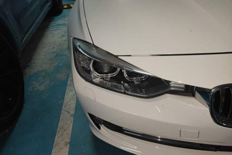 Used BMW 3 Series 2013 320Li Luxury Design Package Right Front Headlight