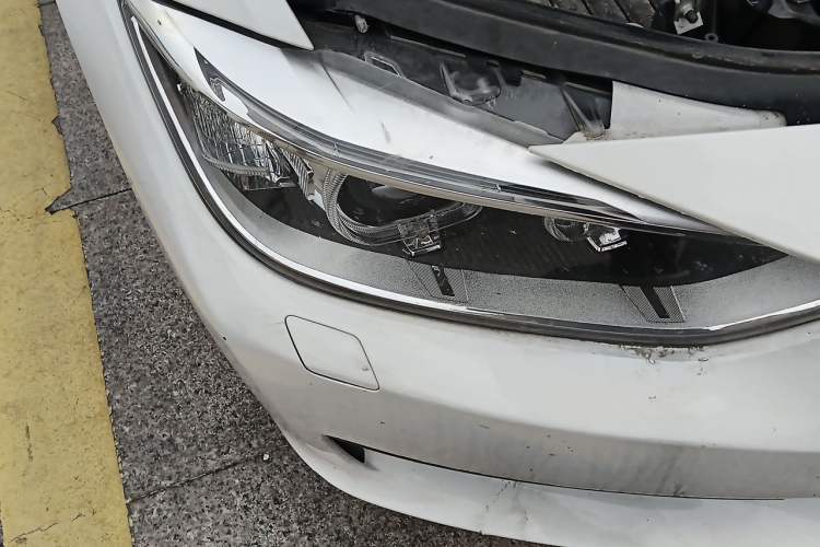 Used BMW 3 Series 2013 320i Sport Edition Right Front Headlight