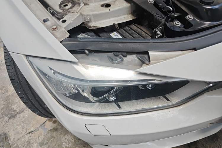 Used BMW 3 Series 2013 320i Sport Edition Right Front Headlight