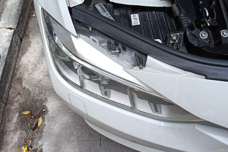 Used BMW 3 Series 2013 320Li Fashion Model Right Front Headlight
