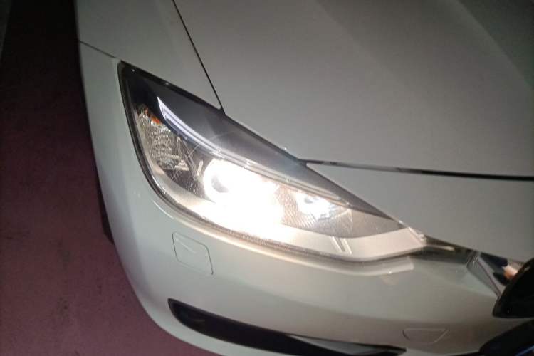 Used BMW 3 Series 2013 320i Sport Design Package Right Front Headlight