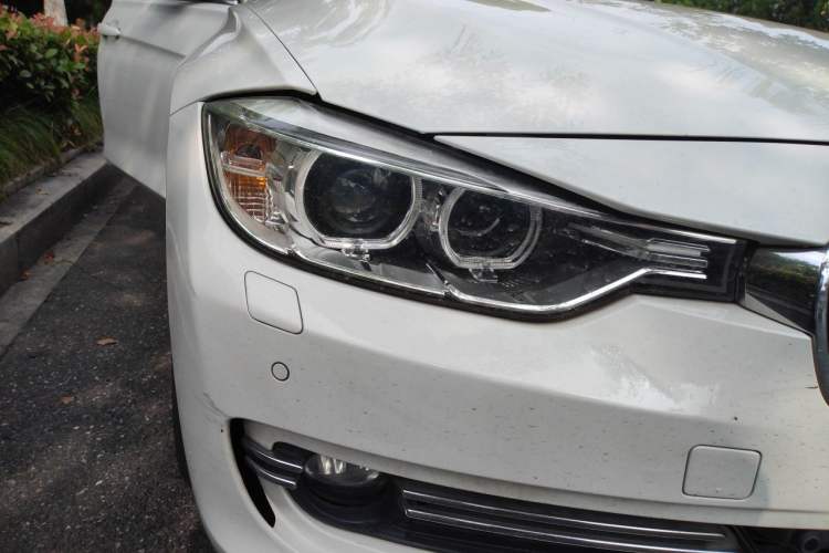 Used BMW 3 Series 2013 Facelifted 320Li Luxury Design Package Right Front Headlight