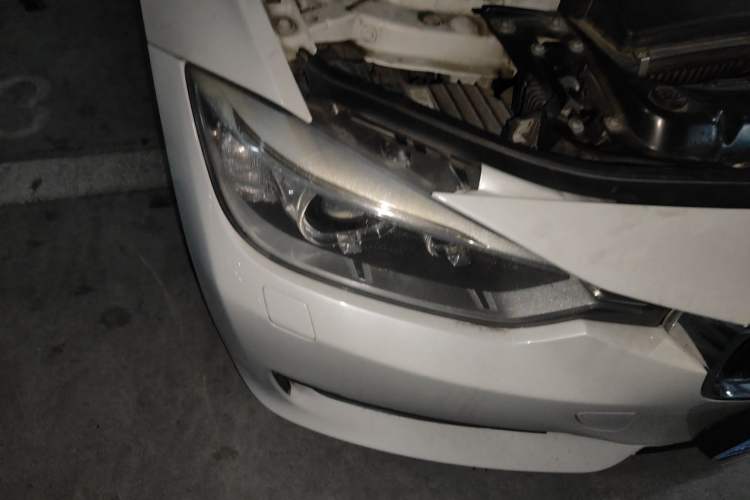 Used BMW 3 Series 2013 320i Sport Edition Right Front Headlight