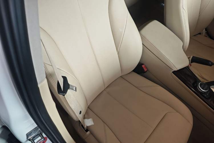Used BMW 3 Series 2013 320Li Fashion Model Right Front Seat
