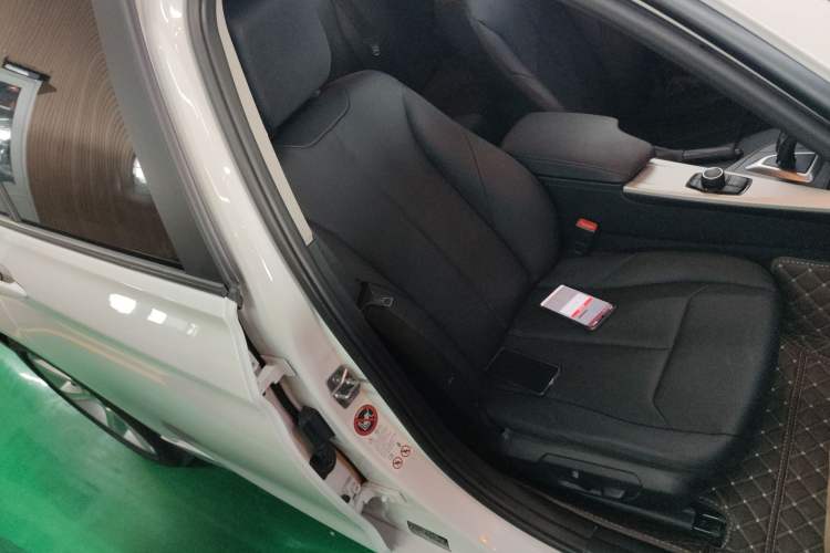 Used BMW 3 Series 2013 320i Sport Touring Edition Right Front Seat