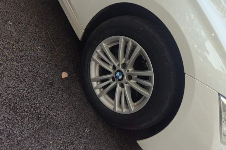 Used BMW 3 Series 2013 320Li Fashion Model Right Front Wheel Hub
