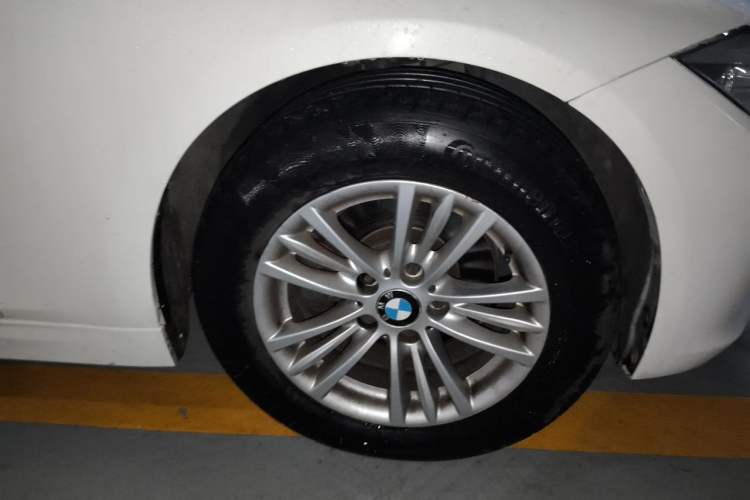 Used BMW 3 Series 2013 320Li Fashion Model Right Front Wheel Hub