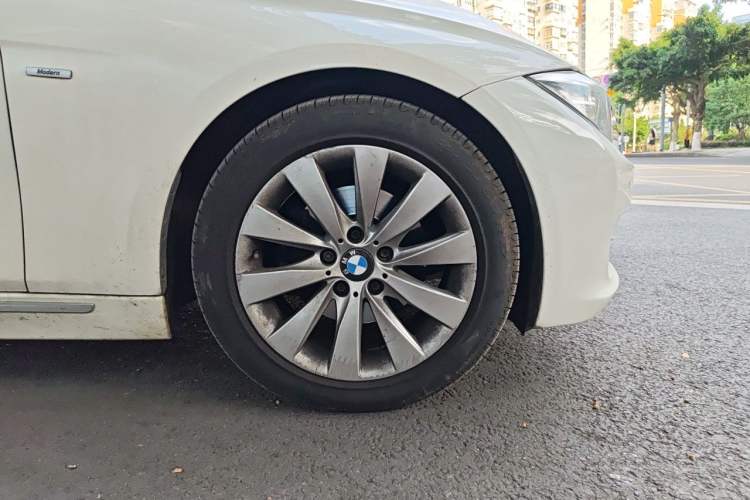 Used BMW 3 Series 2013 320Li Fashion Design Package Right Front Wheel Hub