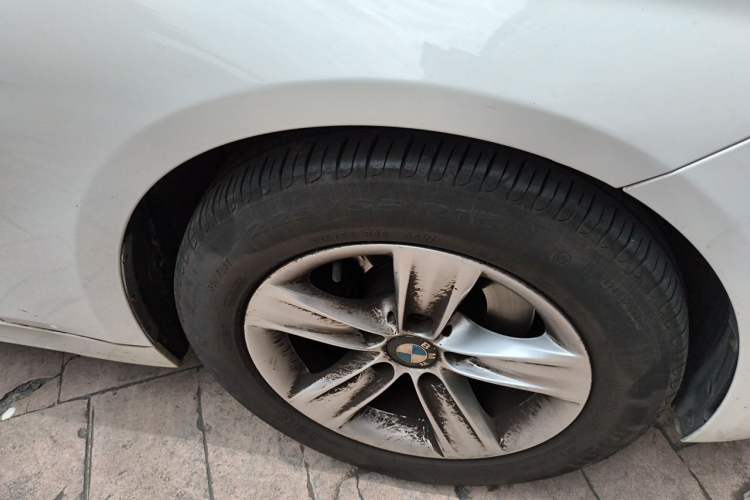 Used BMW 3 Series 2013 320i Active Edition Right Front Wheel Hub