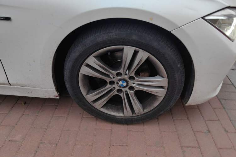 Used BMW 3 Series 2013 320i Sport Design Package Right Front Wheel Hub