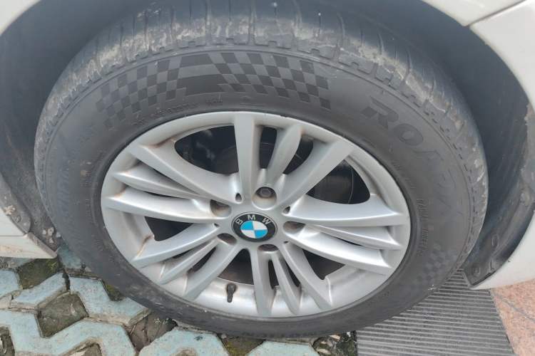 Used BMW 3 Series 2013 320Li Fashion Model Right Front Wheel Hub