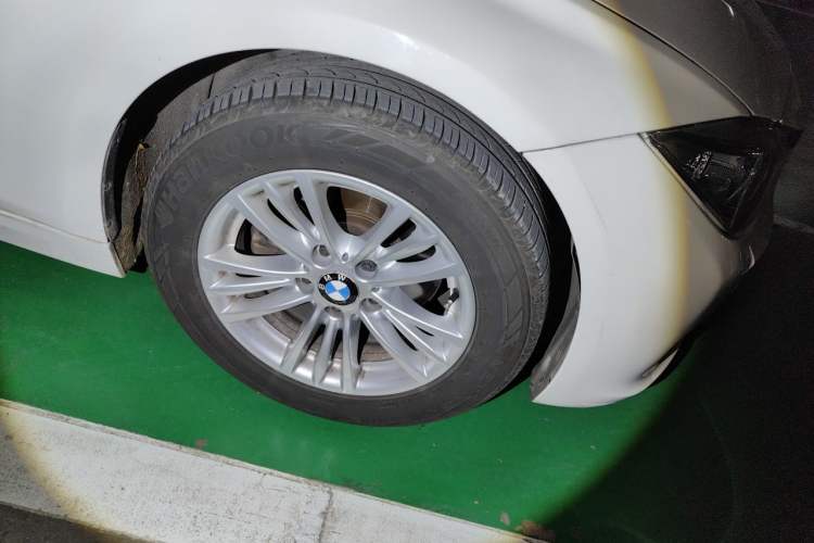 Used BMW 3 Series 2013 320Li Fashion Model Right Front Wheel Hub