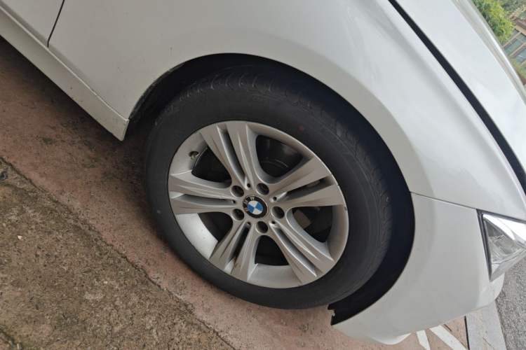 Used BMW 3 Series 2013 320i Sport Design Package Right Front Wheel Hub