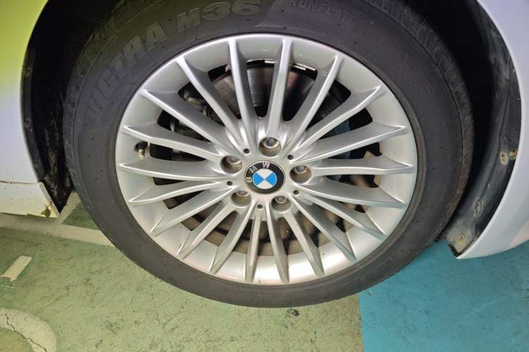 Used BMW 3 Series 2013 328Li Luxury Design Package Right Front Wheel Hub