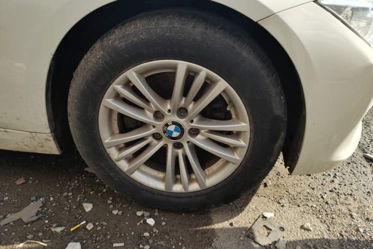 Used BMW 3 Series 2013 320Li Fashion Model Right Front Wheel Hub