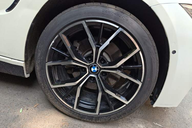 Used BMW 3 Series 2013 Facelifted 328i Sport Design Package Right Front Wheel Hub