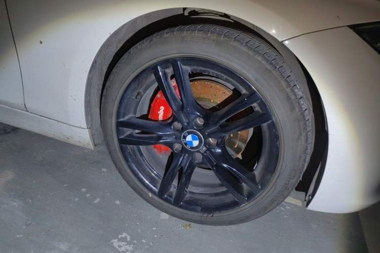 Used BMW 3 Series 2013 320i Active Edition Right Front Wheel Hub