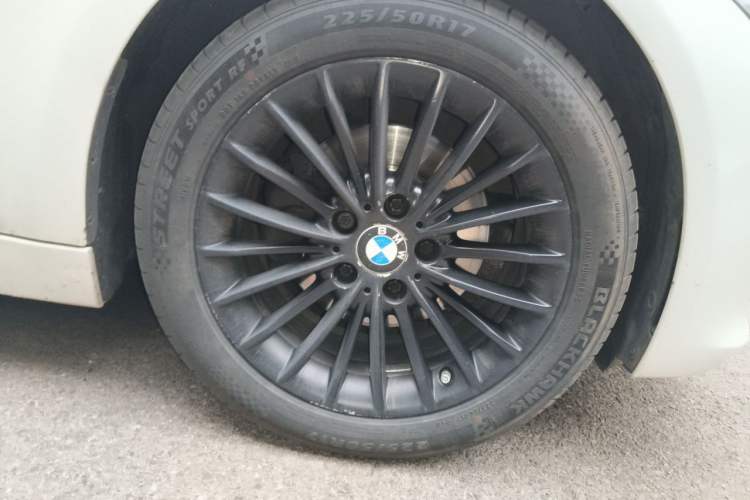 Used BMW 3 Series 2013 328Li Luxury Design Package Right Front Wheel Hub