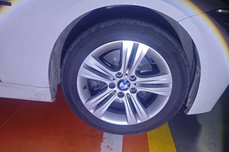 Used BMW 3 Series 2013 Facelifted 328i Sport Design Package Right Front Wheel Hub