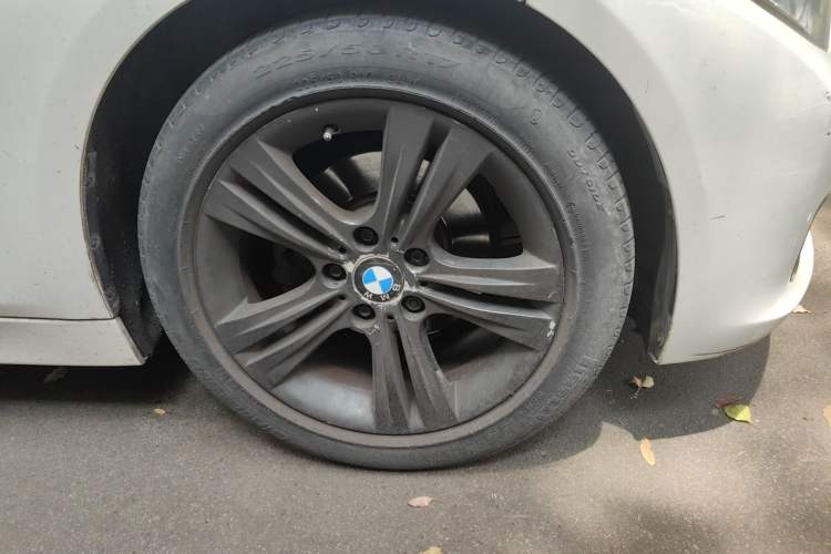 Used BMW 3 Series 2013 320i Sport Design Package Right Front Wheel Hub