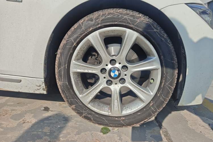 Used BMW 3 Series 2013 328Li Luxury Design Package Right Front Wheel Hub