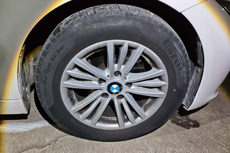 Used BMW 3 Series 2013 320Li Fashion Model Right Front Wheel Hub