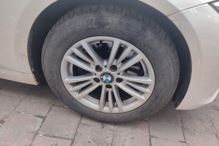 Used BMW 3 Series 2013 320Li Fashion Model Right Front Wheel Hub