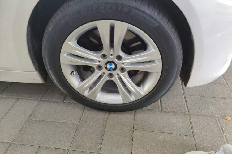 Used BMW 3 Series 2013 328i Sport Design Package Right Front Wheel Hub
