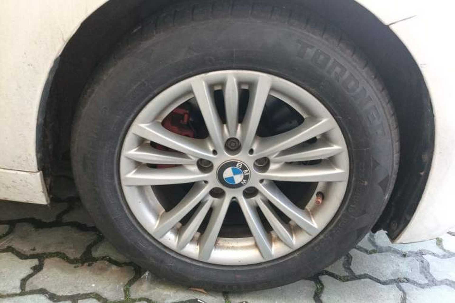 Used BMW 3 Series 2013 320Li Fashion Model Right Front Wheel Hub