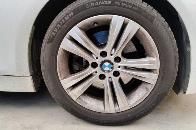 Used BMW 3 Series 2013 328i Sport Design Package Right Front Wheel Hub