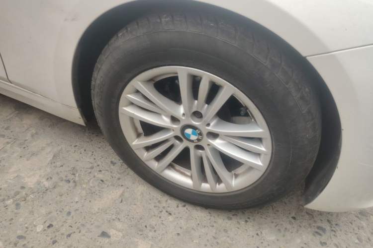 Used BMW 3 Series 2013 320Li Fashion Model Right Front Wheel Hub