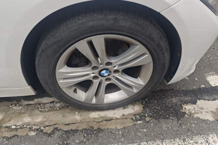 Used BMW 3 Series 2013 316i Sport Design Package Right Front Wheel Hub