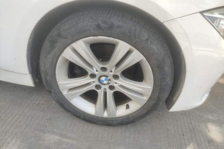 Used BMW 3 Series 2013 320i Sport Design Package Right Front Wheel Hub