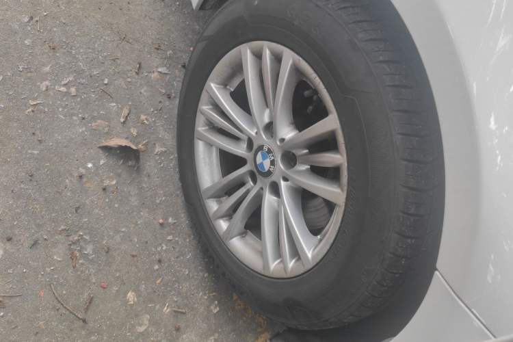 Used BMW 3 Series 2013 320Li Fashion Model Right Front Wheel Hub