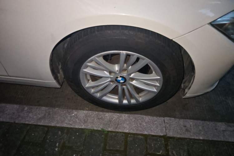 Used BMW 3 Series 2013 320Li Fashion Model Right Front Wheel Hub