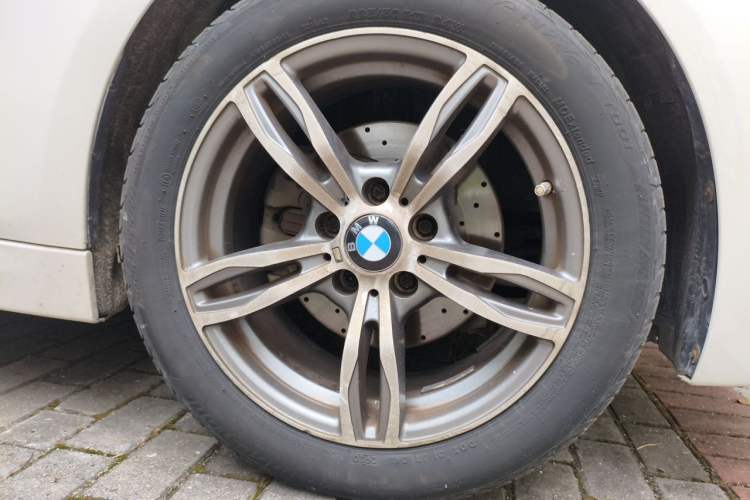 Used BMW 3 Series 2013 320Li Fashion Model Right Front Wheel Hub