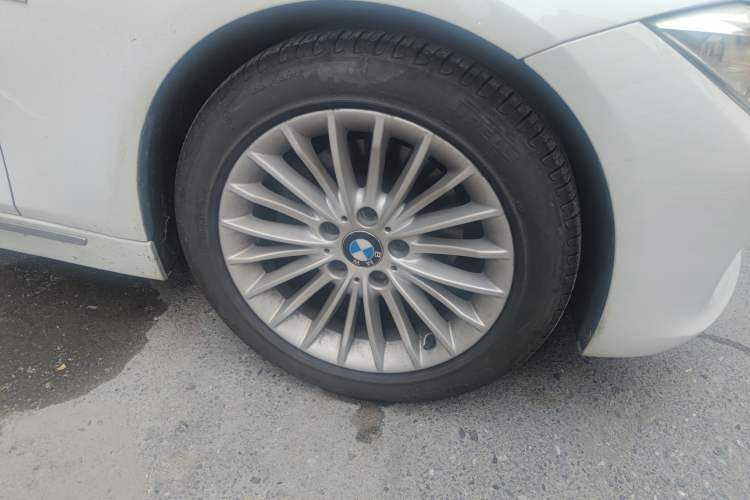 Used BMW 3 Series 2013 Facelift 320Li Fashion Design Package Right Front Wheel Hub