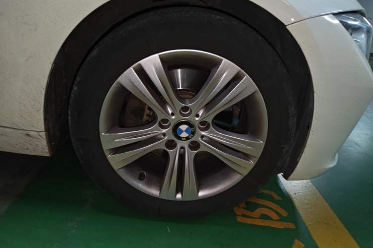Used BMW 3 Series 2013 328i Sport Design Package Right Front Wheel Hub