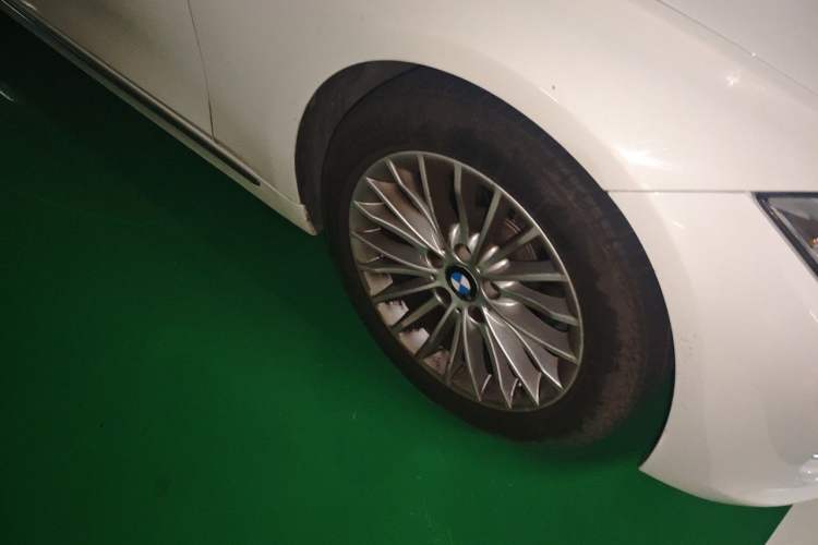 Used BMW 3 Series 2013 Facelift 320Li Fashion Design Package Right Front Wheel Hub