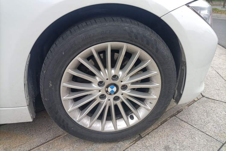 Used BMW 3 Series 2013 320Li Luxury Design Package Right Front Wheel Hub