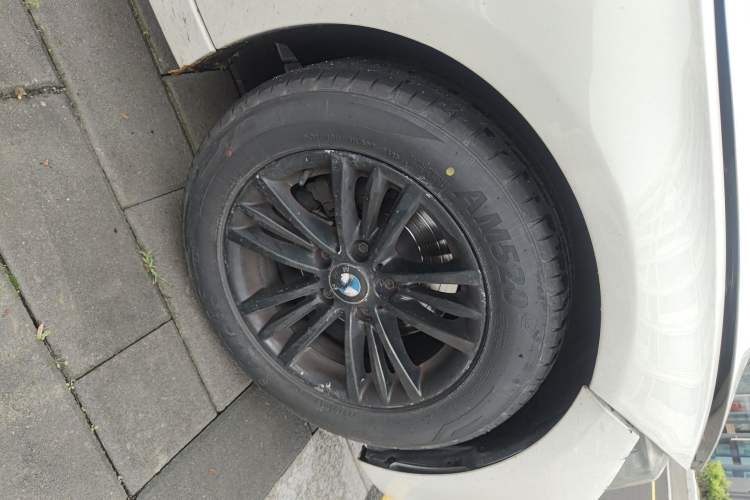 Used BMW 3 Series 2013 320Li Fashion Model Right Front Wheel Hub