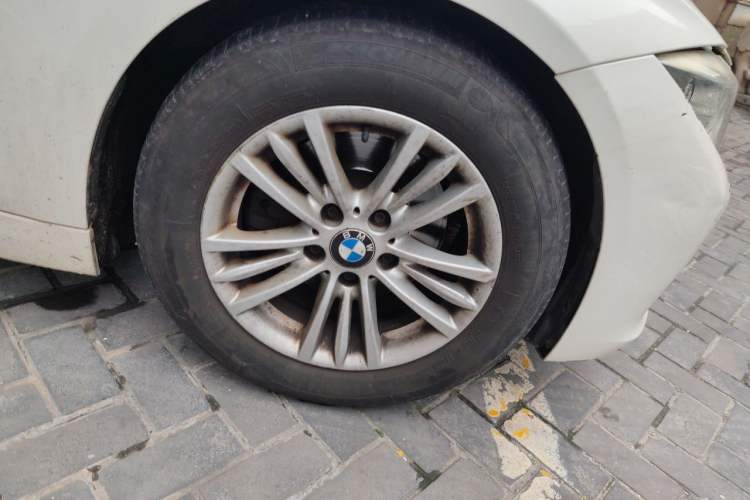 Used BMW 3 Series 2013 320Li Fashion Model Right Front Wheel Hub