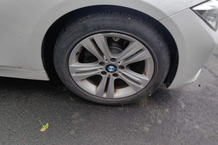 Used BMW 3 Series 2013 Restyled 320i Sport Design Package Right Front Wheel Hub