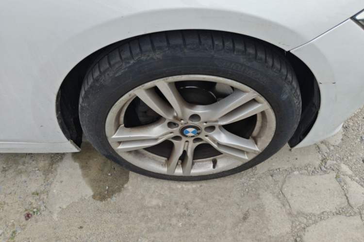 Used BMW 3 Series 2013 320Li Fashion Model Right Front Wheel Hub