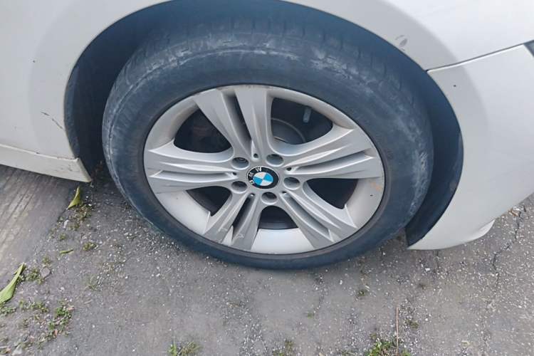 Used BMW 3 Series 2013 320i Sport Design Package Right Front Wheel Hub