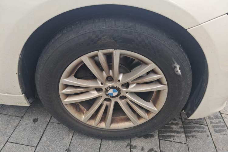 Used BMW 3 Series 2013 320Li Fashion Model Right Front Wheel Hub