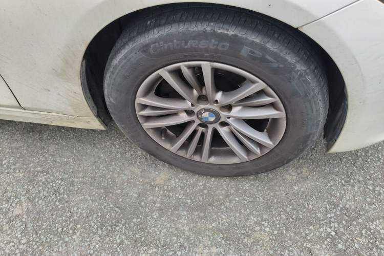 Used BMW 3 Series 2013 320Li Fashion Model Right Front Wheel Hub