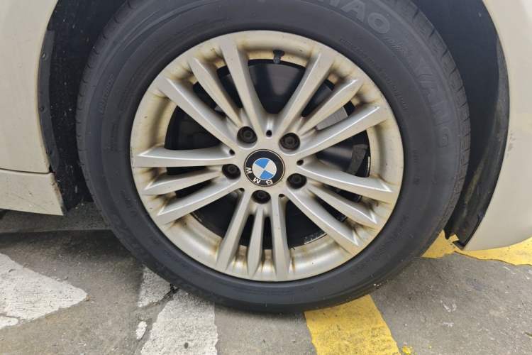 Used BMW 3 Series 2013 320Li Fashion Model Right Front Wheel Hub