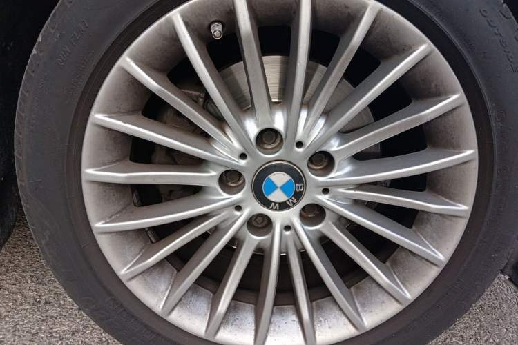 Used BMW 3 Series 2013 Facelift 320Li Fashion Design Package Right Front Wheel Hub
