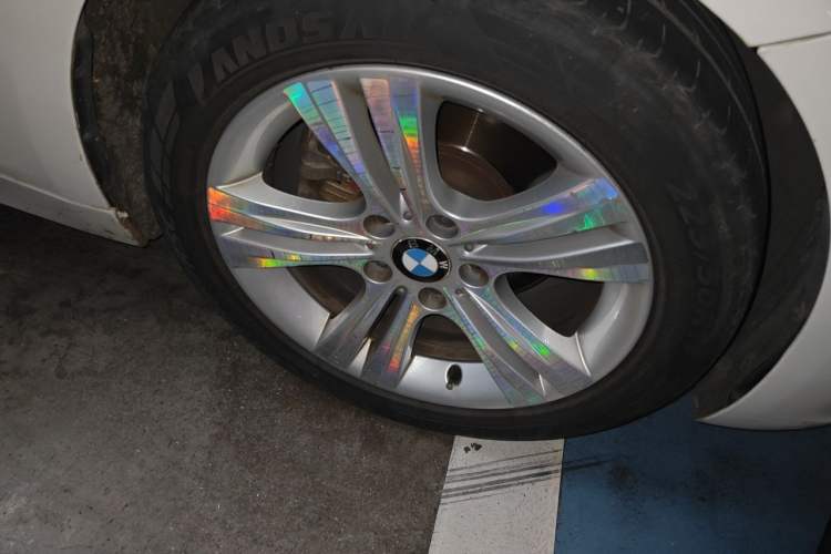 Used BMW 3 Series 2013 320i Sport Design Package Right Front Wheel Hub